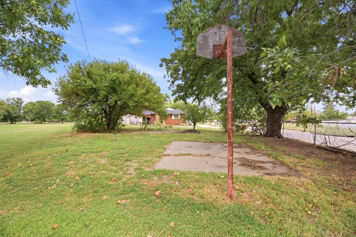 Image for 1711 James Street, Hutchinson