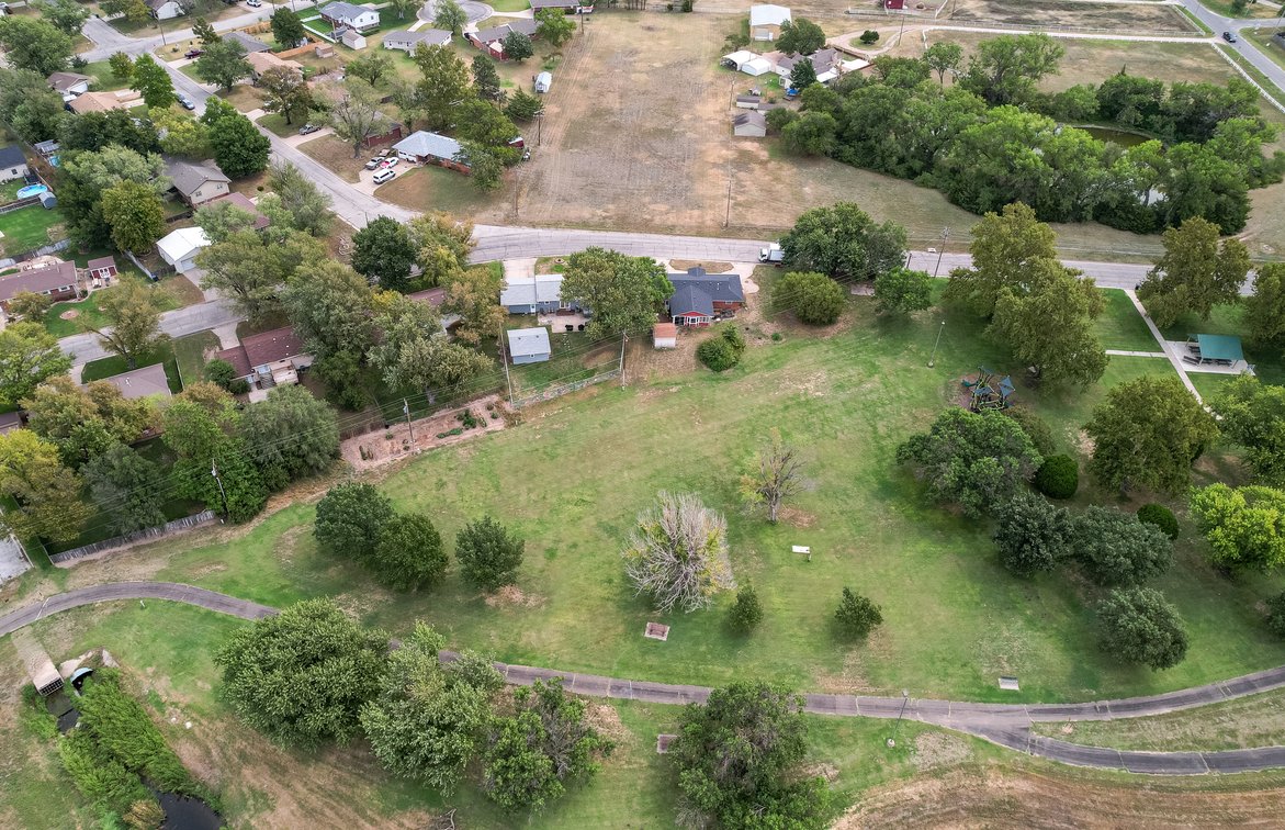 Image for 1711 James Street, Hutchinson