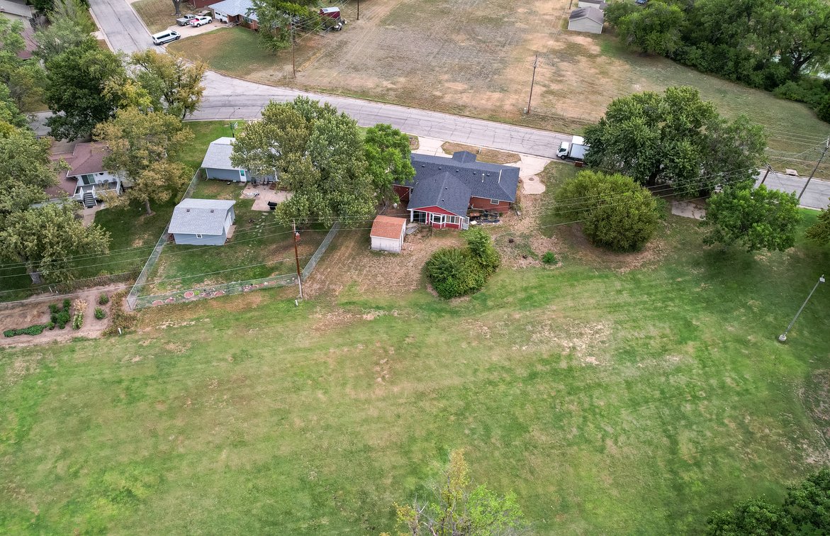 Image for 1711 James Street, Hutchinson