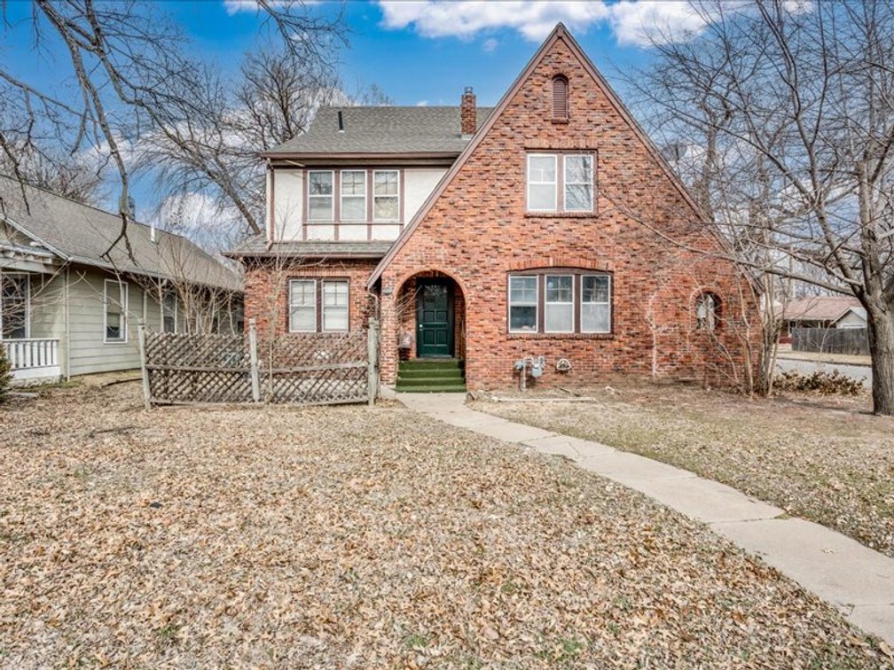Image for 501 N Crestway (4326 E Central Ave)
