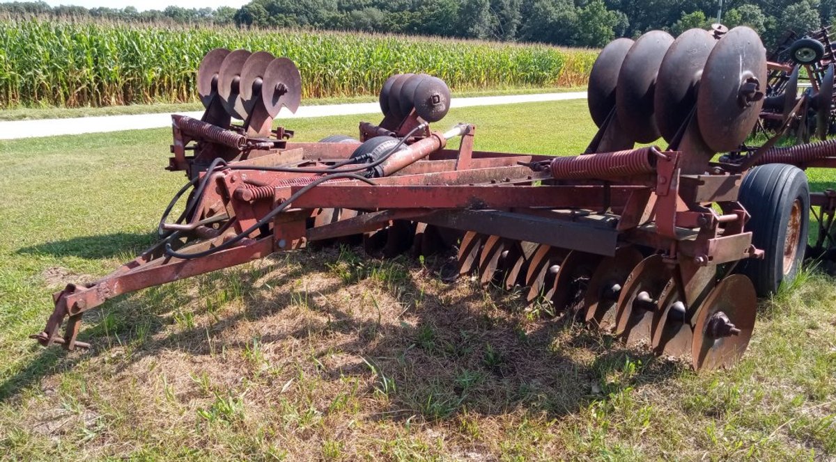 Image for Melvin & Karen Button Online Farm Equipment Auction