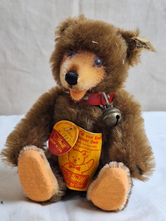 Image for Milroy Family Downsizing & Multi Consignor Online Auction