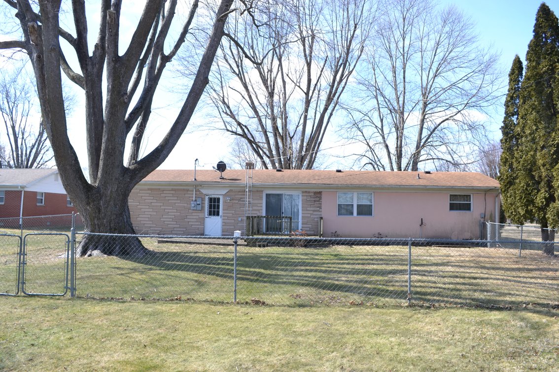 Image for 210 Elm Street, Pershing Real Estate Auction