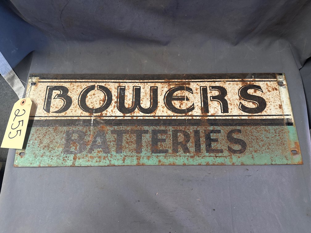 Image for Automobilia, Breweriana, Vintage Radios, Signs, Tins, Record Albums and More Online Auction - Boyertown, PA