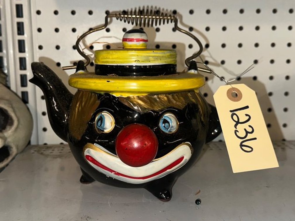 Image for Estate Auction: Housewares, Holiday Items, Tools & Furniture - Boyertown, PA 