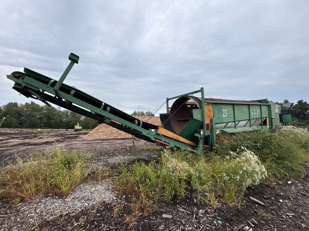 Image for Trash Trucks, Bus Van and Topsoil Screener Surplus Equipment Auction - Vincentown, NJ