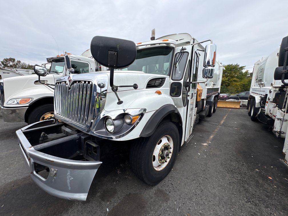 Image for Trash Trucks, Bus Van and Topsoil Screener Surplus Equipment Auction - Vincentown, NJ