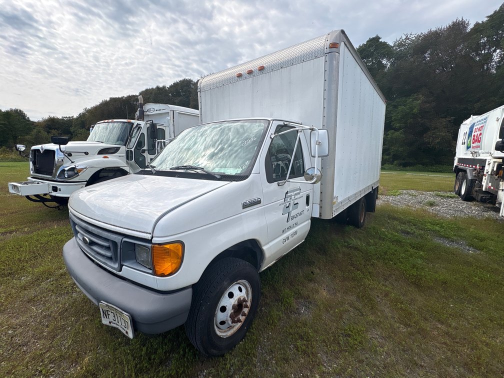 Image for Trash Trucks, Bus Van and Topsoil Screener Surplus Equipment Auction - Vincentown, NJ