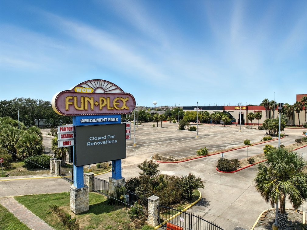 Image for Day 1: Houston's Largest Indoor Amusement Park with Ferris Wheel, Rides, Bowling, Arcade, VR, Kitchen/ Bar, Decor & More