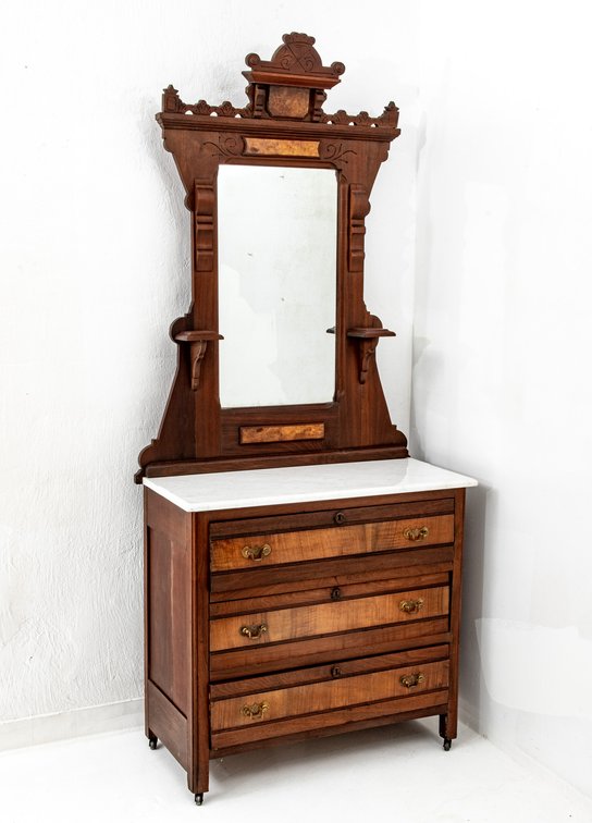 Image for Pink Gallery - Fantastic Finds Online Estate Auction