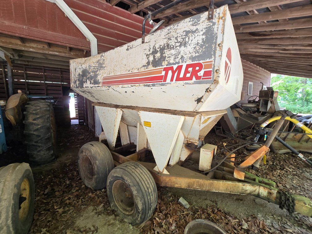 Image for Rabun Gap Nacoochee School Surplus Auction Part 1
