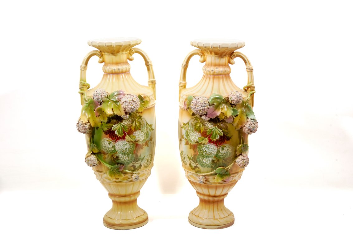 Image for Red Gallery - Antique Books, Art, Knives & Swords, Estate Furniture, Glassware & Porcelains