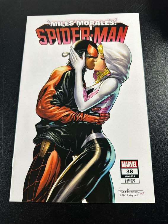 Image for COMICS, TOYS, COLLECTIBLES - 400+ LOTS