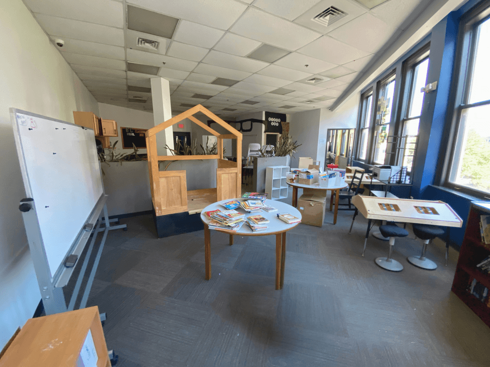 Image for Toledo K-12 School Liquidation Auction: 30+ iPads, Classroom & Curriculum Materials and More