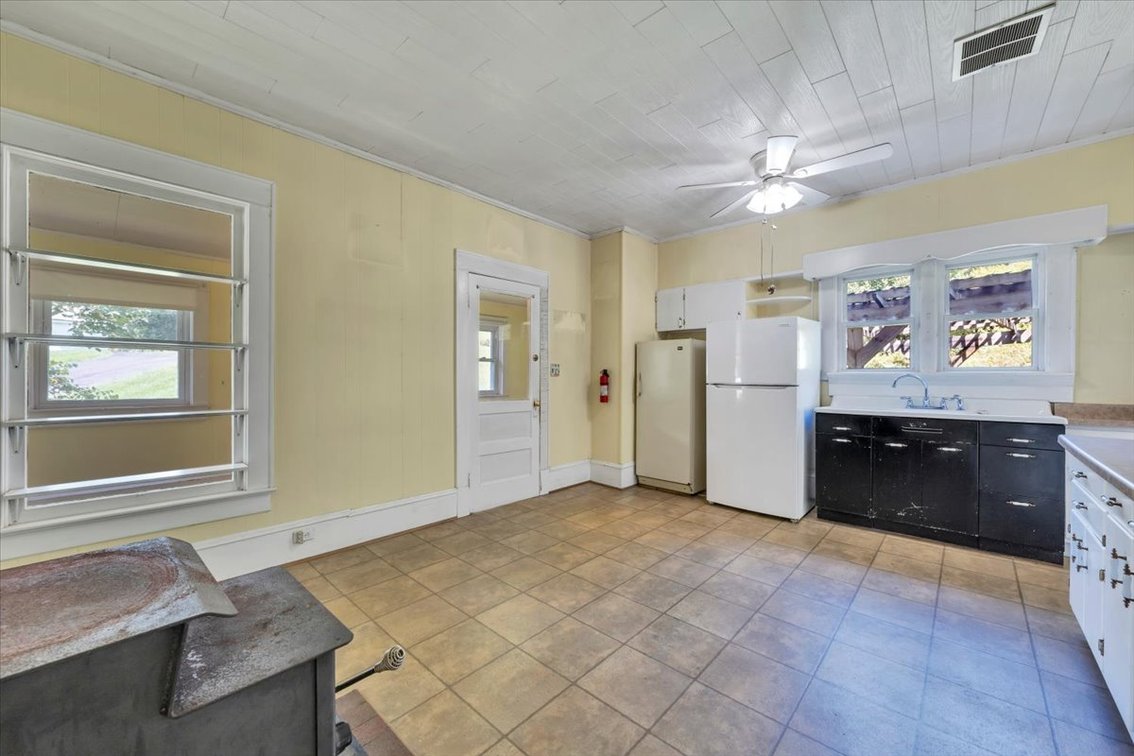 Image for FAR 756 - Your Giles Co. Country Home