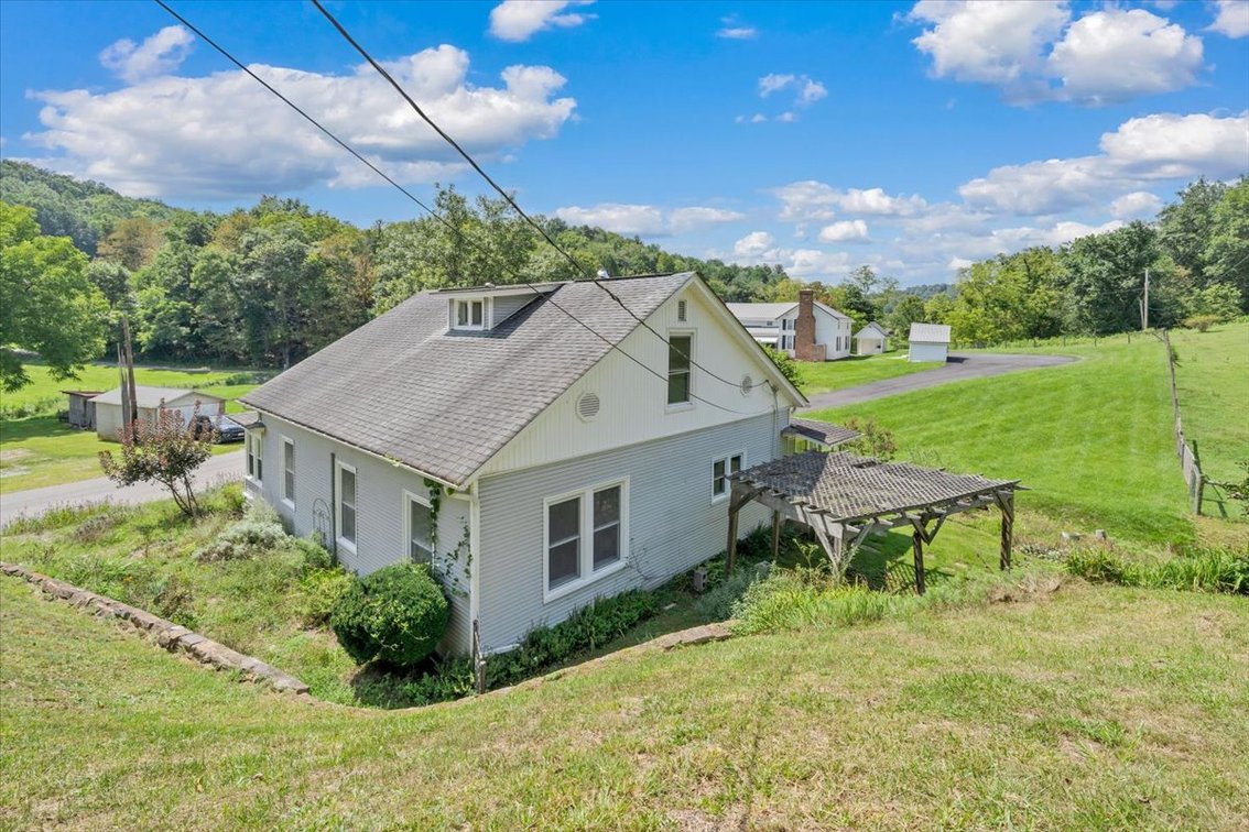 Image for FAR 756 - Your Giles Co. Country Home