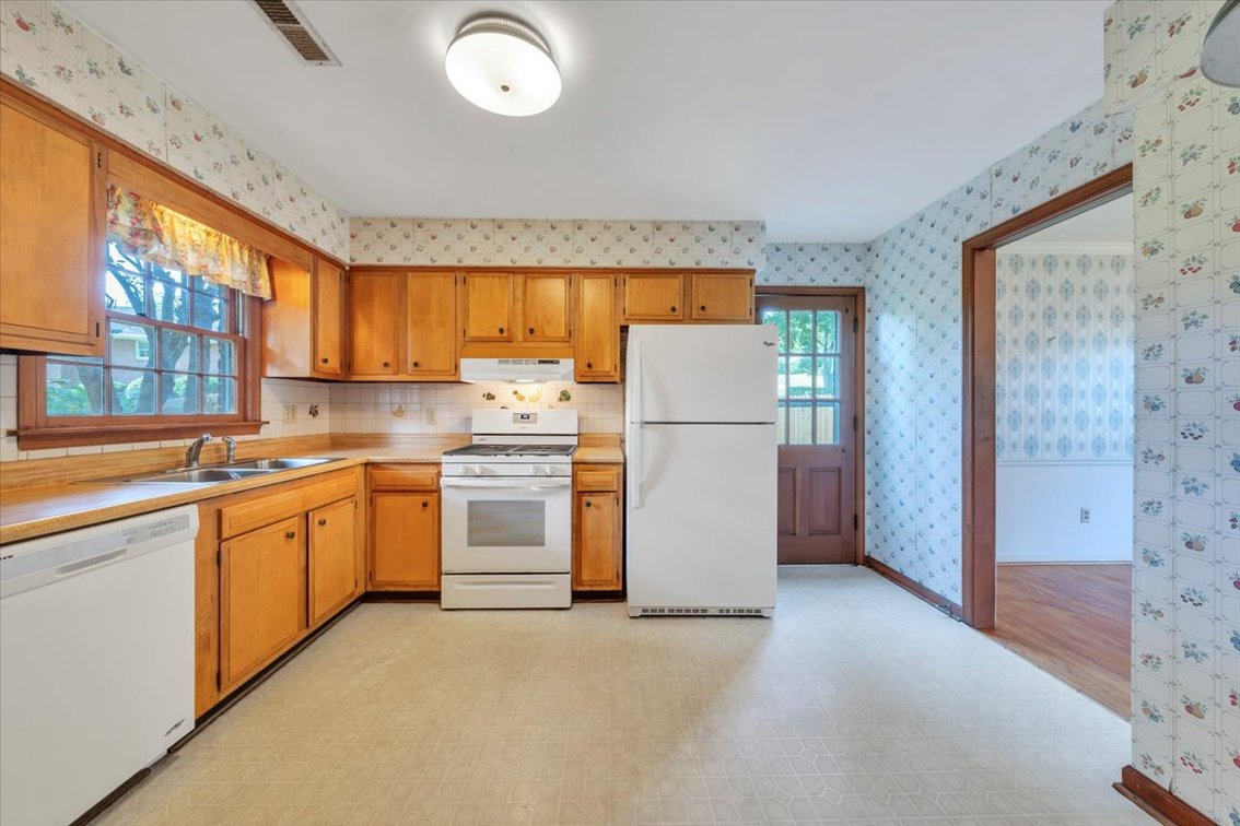Image for FAR 757 - Roanoke Real Estate Opportunity-Nice Brick Ranch!