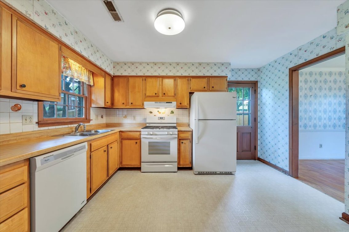 Image for FAR 757 - Roanoke Real Estate Opportunity-Nice Brick Ranch!