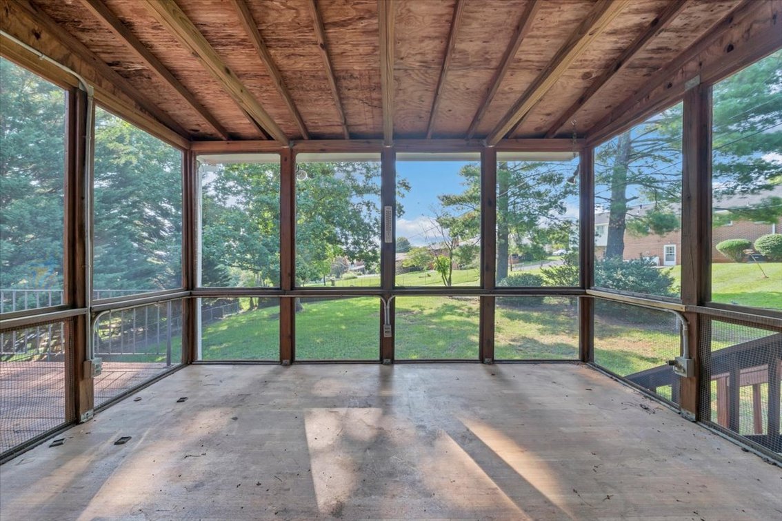 Image for FAR 757 - Roanoke Real Estate Opportunity-Nice Brick Ranch!