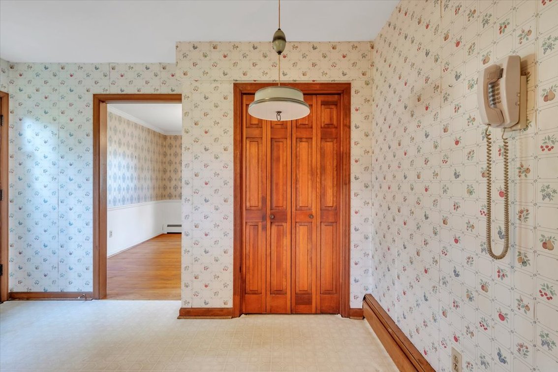 Image for FAR 757 - Roanoke Real Estate Opportunity-Nice Brick Ranch!