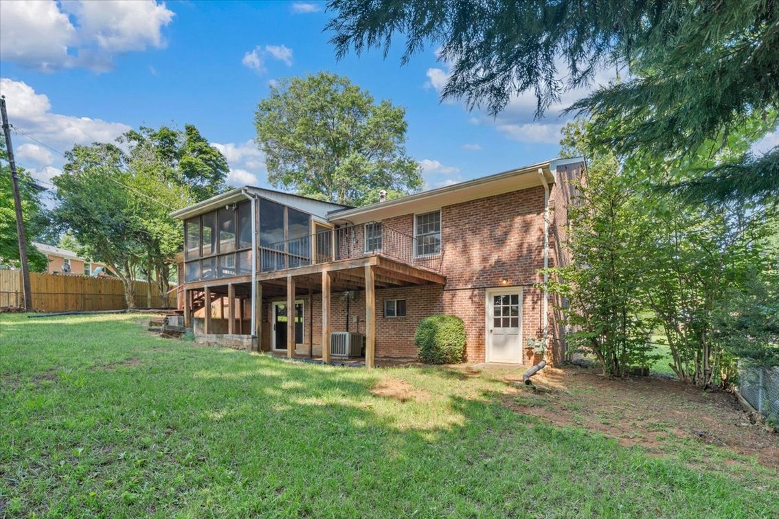 Image for FAR 757 - Roanoke Real Estate Opportunity-Nice Brick Ranch!