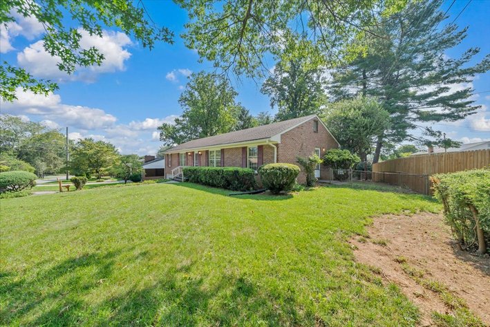 Image for FAR 757 - Roanoke Real Estate Opportunity-Nice Brick Ranch!