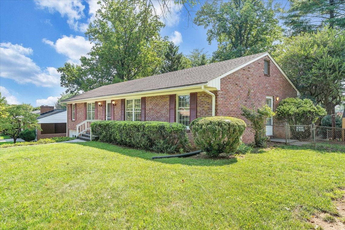 Image for FAR 757 - Roanoke Real Estate Opportunity-Nice Brick Ranch!