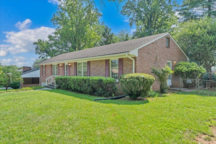 Image for FAR 757 - Roanoke Real Estate Opportunity-Nice Brick Ranch!