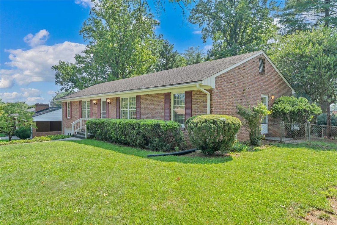 Image for FAR 757 - Roanoke Real Estate Opportunity-Nice Brick Ranch!