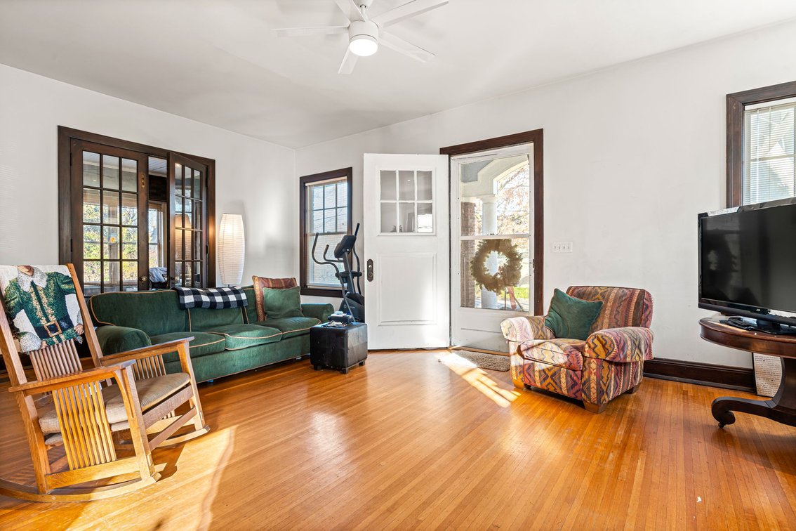 Image for 160 N Galt Ave-ONLINE AUCTION ONLY-BIDDING HAS STARTED