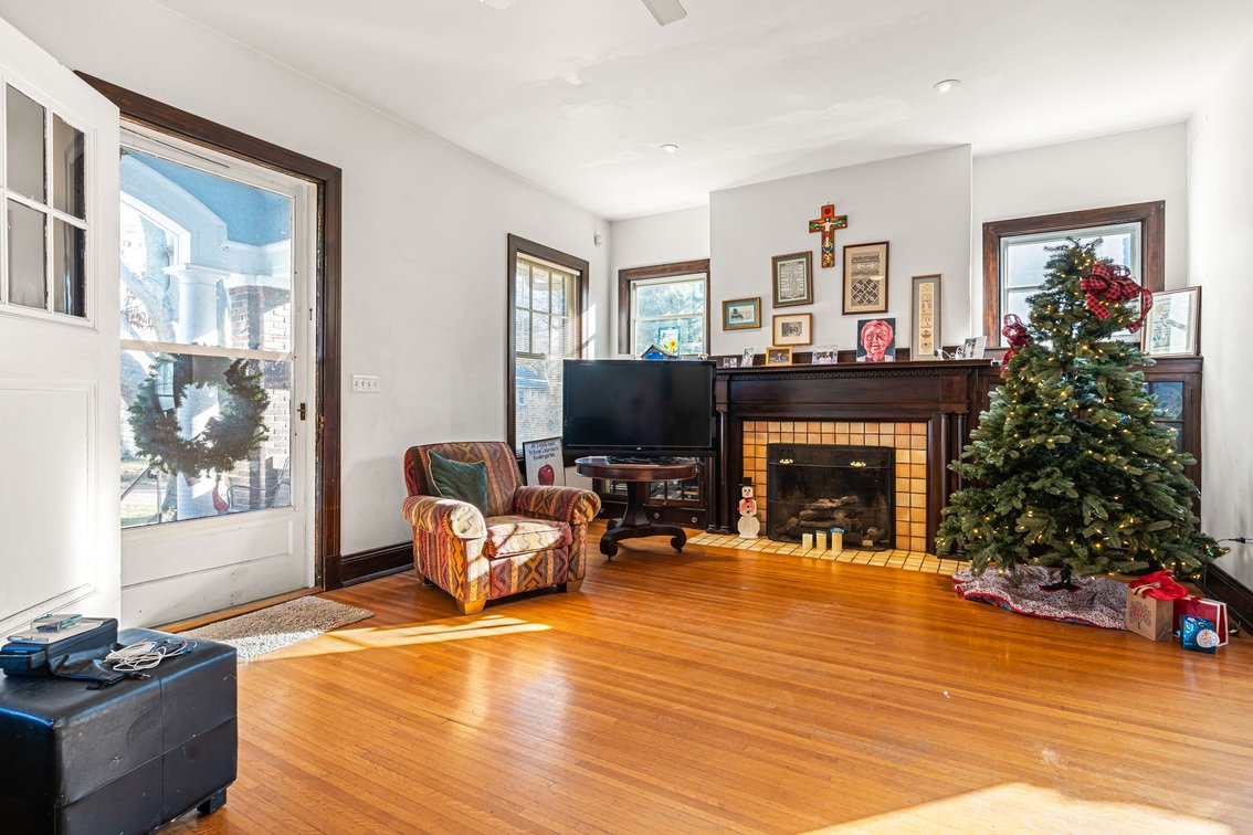 Image for 160 N Galt Ave-ONLINE AUCTION ONLY-BIDDING HAS STARTED