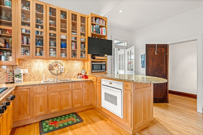 Image for 160 N Galt Ave-ONLINE AUCTION ONLY-BIDDING HAS STARTED