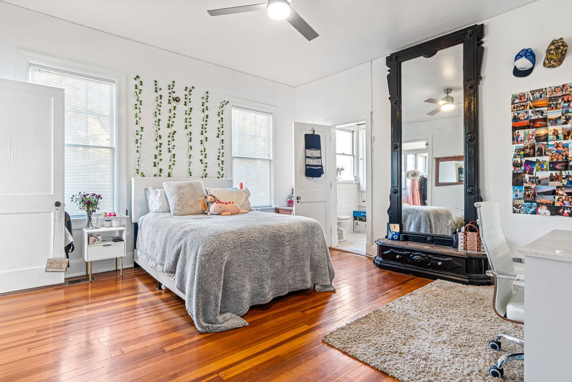 Image for 160 N Galt Ave-ONLINE AUCTION ONLY-BIDDING HAS STARTED