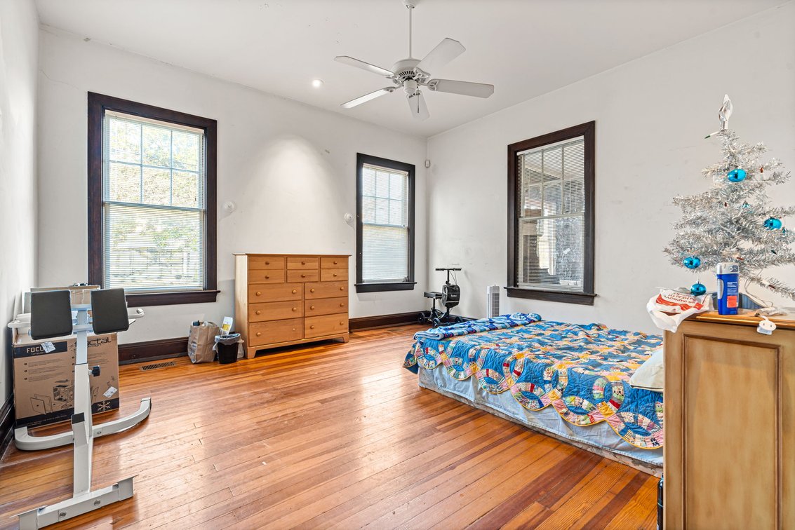 Image for 160 N Galt Ave-ONLINE AUCTION ONLY-BIDDING HAS STARTED