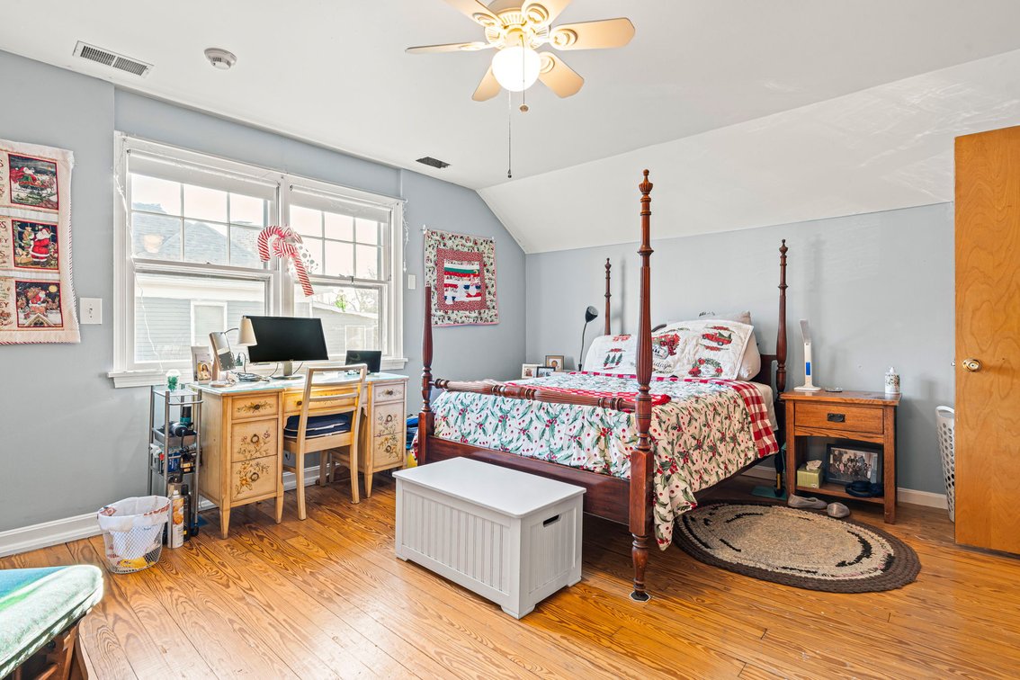 Image for 160 N Galt Ave-ONLINE AUCTION ONLY-BIDDING HAS STARTED