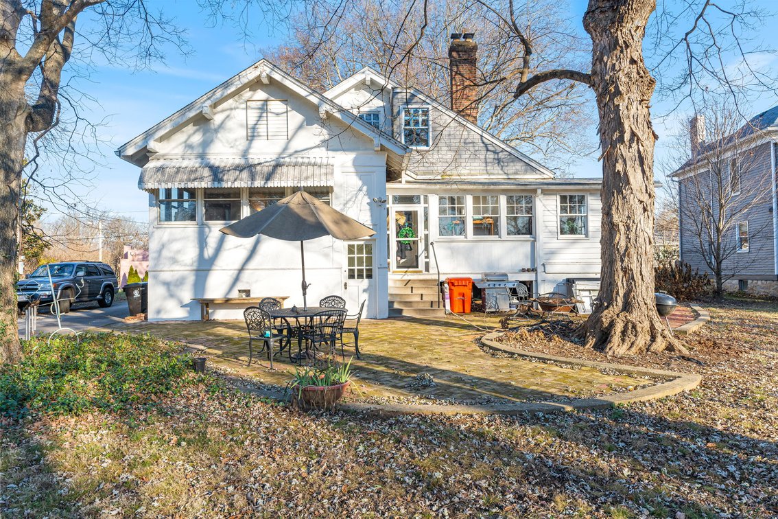 Image for 160 N Galt Ave-ONLINE AUCTION ONLY-BIDDING HAS STARTED