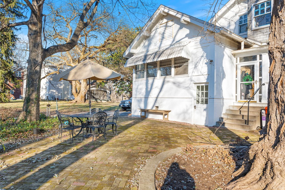 Image for 160 N Galt Ave-ONLINE AUCTION ONLY-BIDDING HAS STARTED