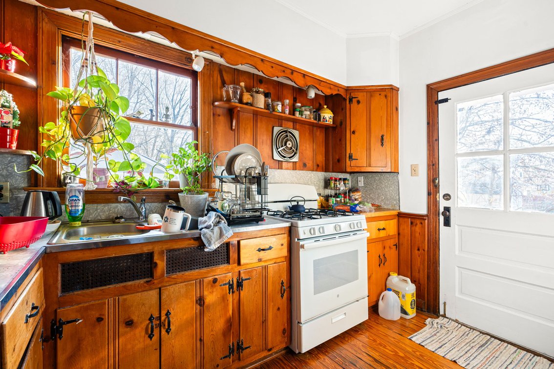 Image for 164 N Galt Ave-ONLINE AUCTION ONLY-BIDDING HAS STARTED