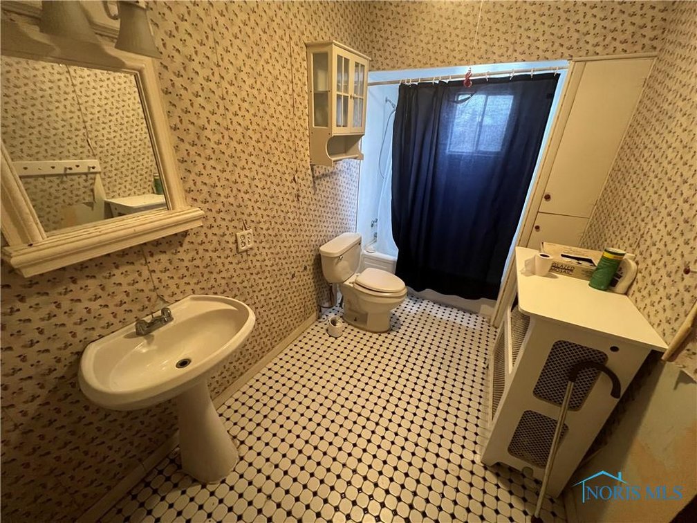 Image for MINIMUM BID AUCTION $60,000! 2103 Glenwood Ave