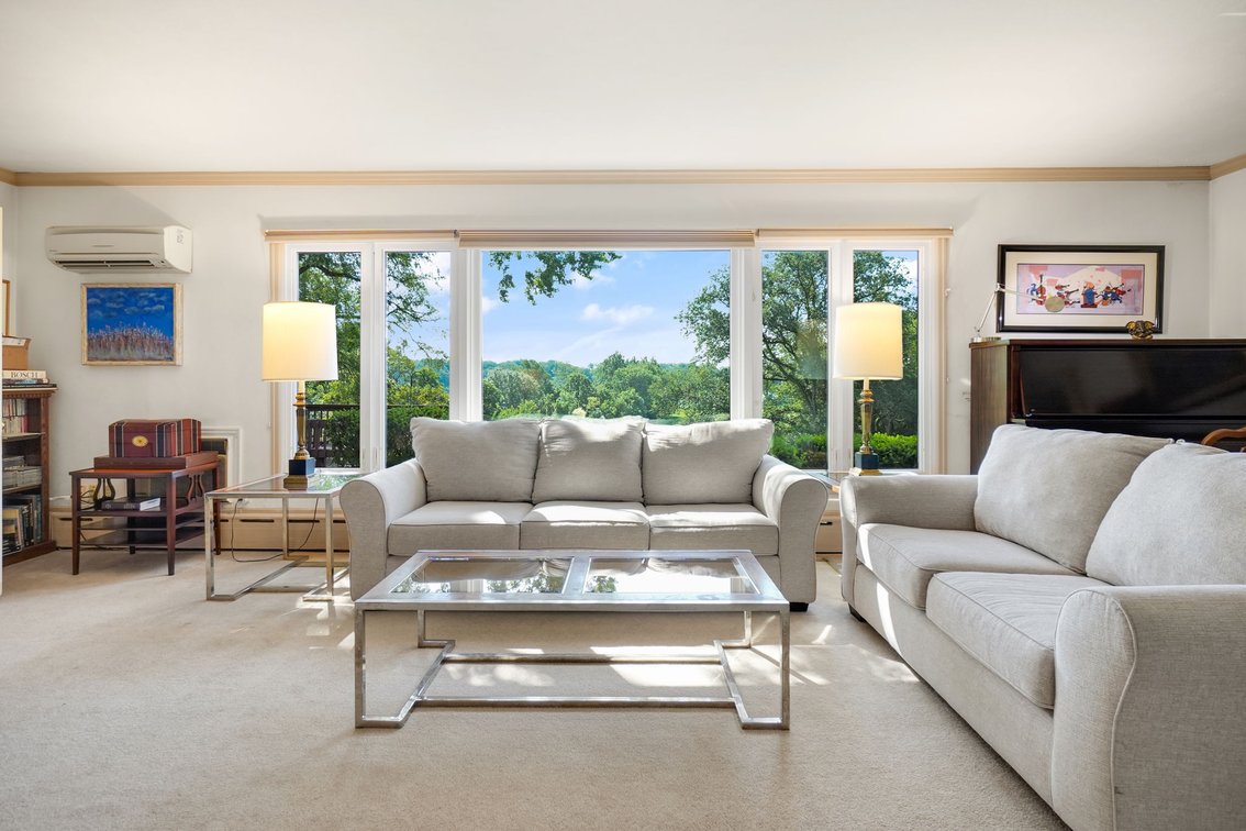 Image for MINIMUM BID AUCTION $499,000! 616 Manitou Dr