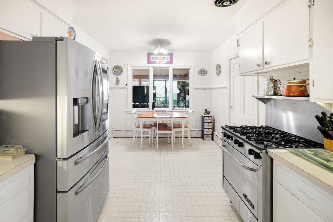 Image for MINIMUM BID AUCTION $499,000! 616 Manitou Dr