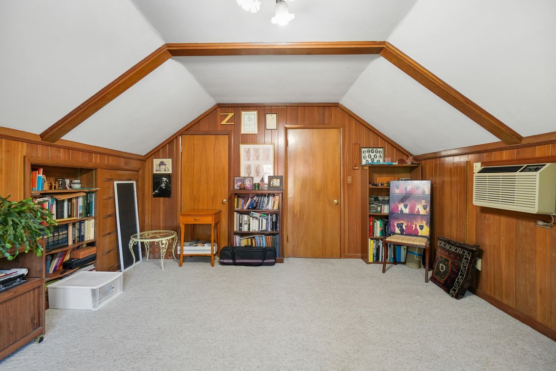 Image for MINIMUM BID AUCTION $499,000! 616 Manitou Dr