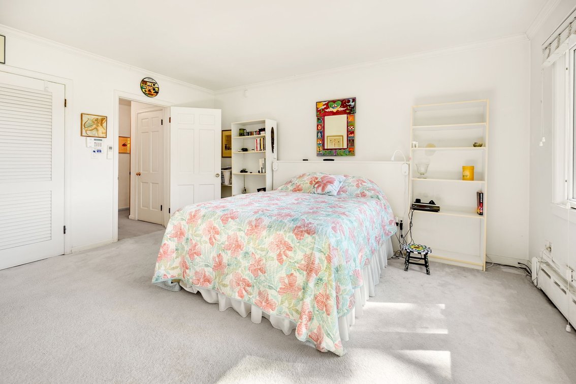 Image for MINIMUM BID AUCTION $499,000! 616 Manitou Dr