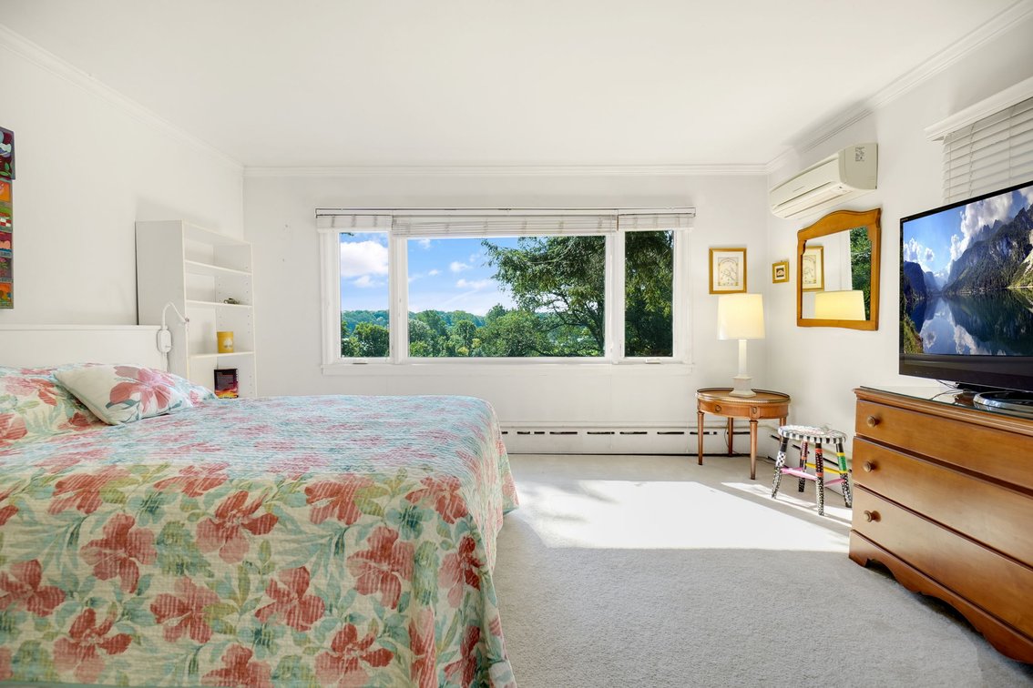 Image for MINIMUM BID AUCTION $499,000! 616 Manitou Dr