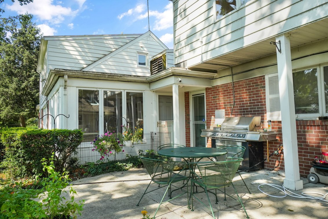 Image for MINIMUM BID AUCTION $499,000! 616 Manitou Dr