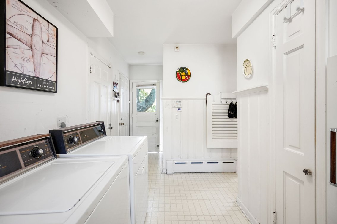 Image for MINIMUM BID AUCTION $499,000! 616 Manitou Dr