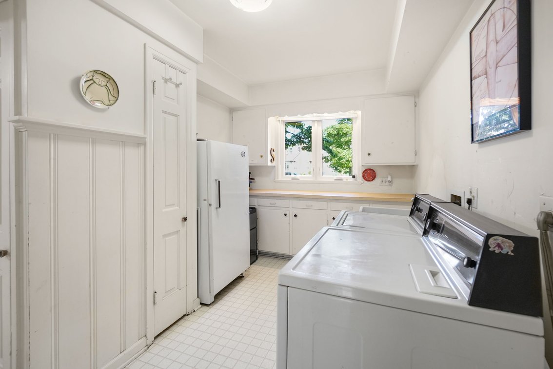 Image for MINIMUM BID AUCTION $499,000! 616 Manitou Dr