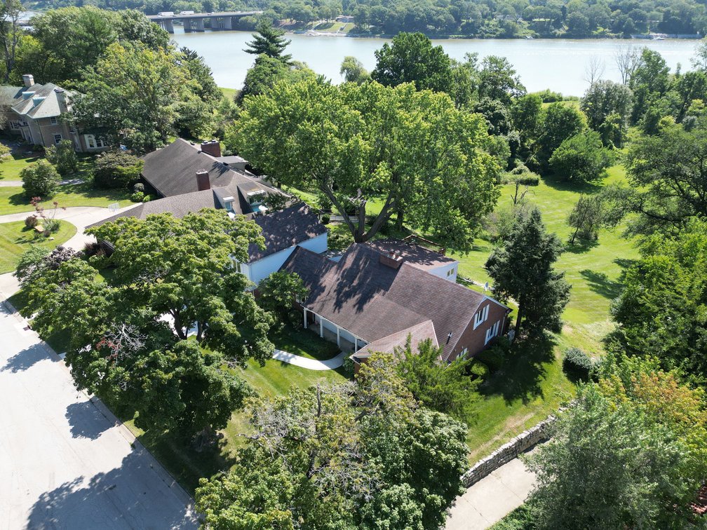 Image for MINIMUM BID AUCTION $499,000! 616 Manitou Dr