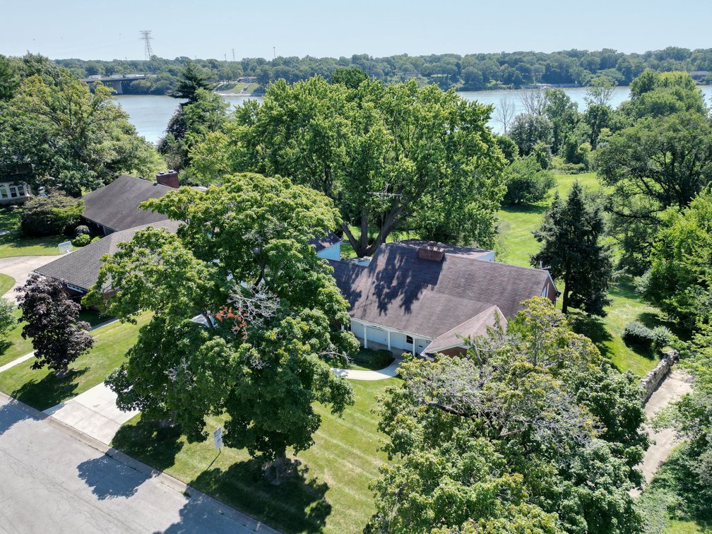 Image for MINIMUM BID AUCTION $499,000! 616 Manitou Dr