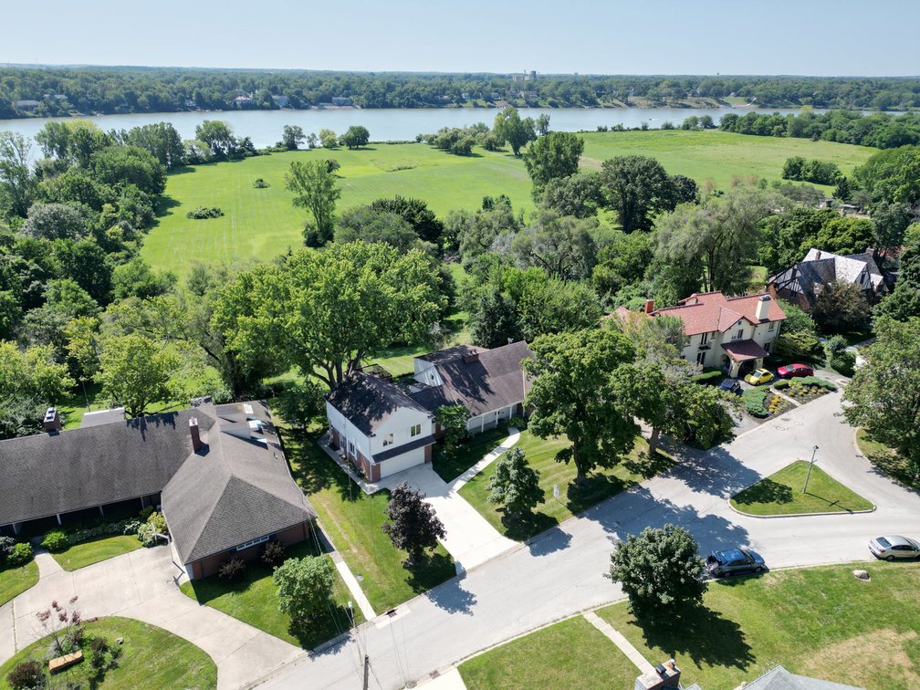 Image for MINIMUM BID AUCTION $499,000! 616 Manitou Dr